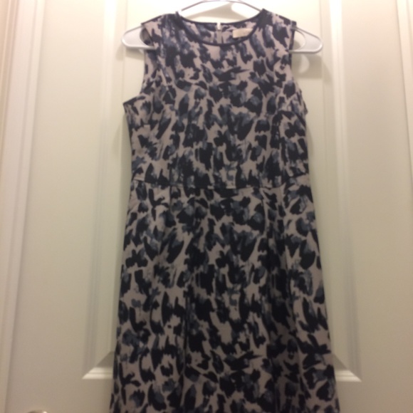 LOFT Dresses & Skirts - Crisp and Classy Loft Sheath Dress